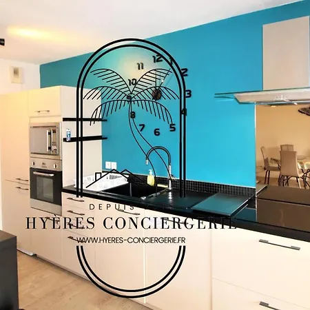 Hyeres-centre T3 Renove Rez De Jardin -parking/wifi/clim Salon