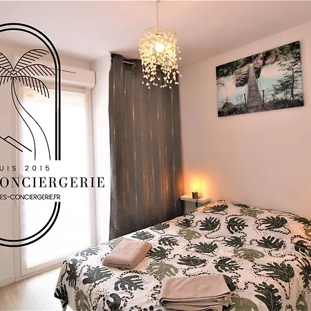 Hyeres-centre T3 Renove Rez De Jardin -parking/wifi/clim Salon Hyeres
